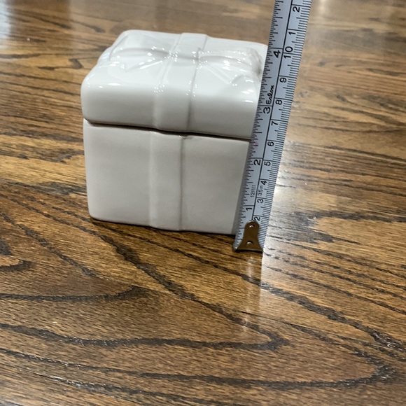 New Le Creuset White Gift Box Ramekin - Picture 8 of 9